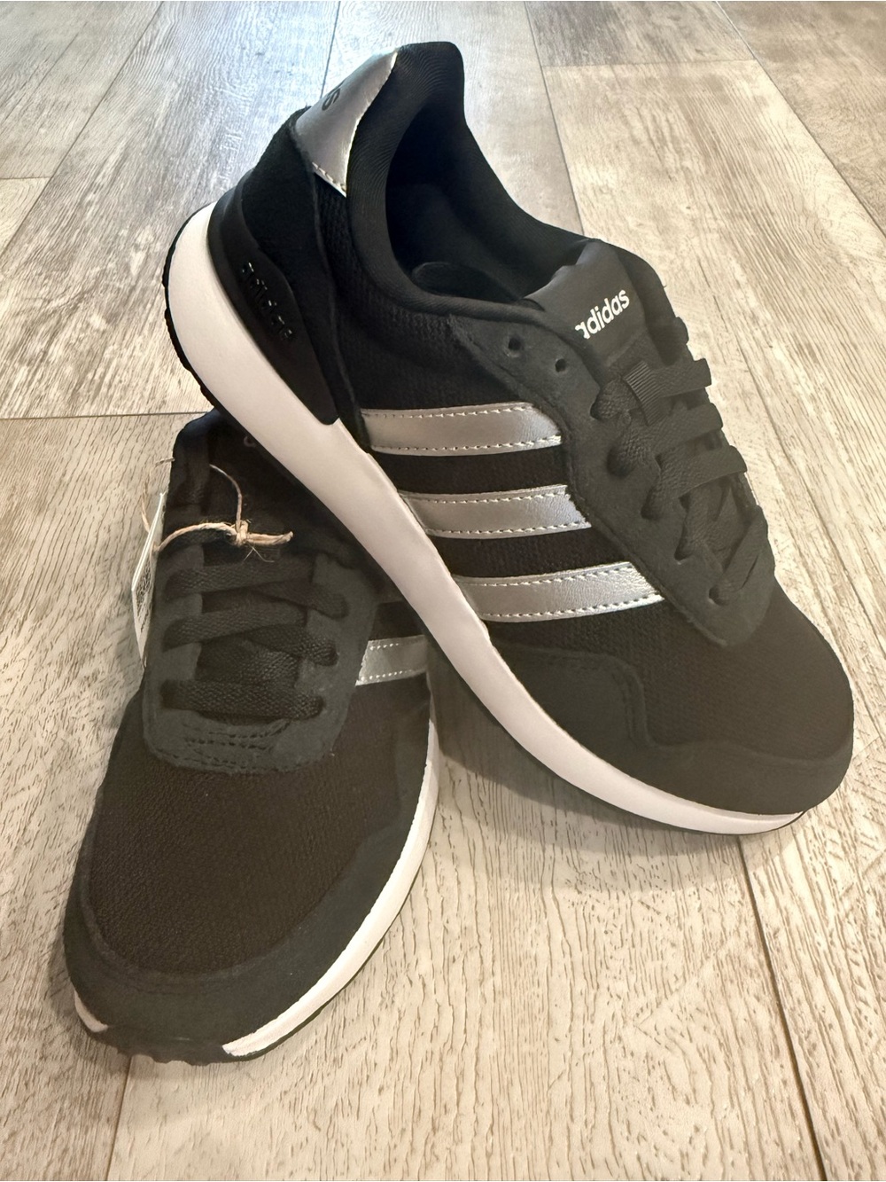 adidas Run 60s 4.0 Men’s Black with White Stripes Sneakers Men’s size 6.5